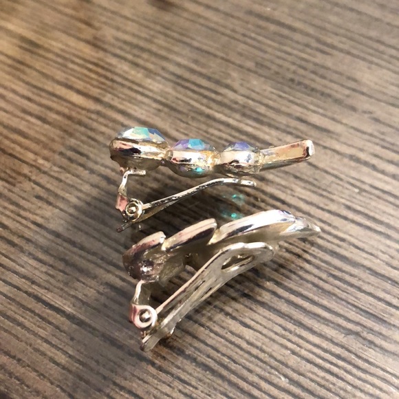Vintage Leave Design Aurora Borealis Rhinestone Clip Earrings - Picture 5 of 12
